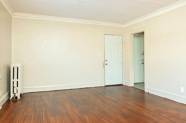 1090 Thomas Avenue, Saint Paul, MN 55104