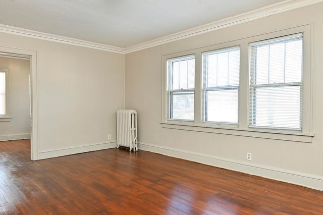 1090 Thomas Avenue, Saint Paul, MN 55104