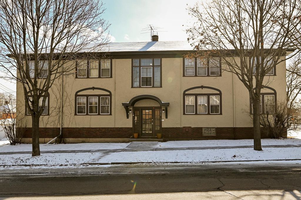 1090 Thomas Avenue, Saint Paul, MN 55104