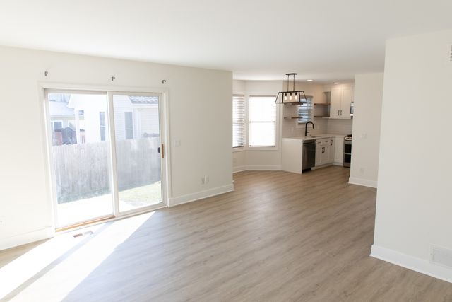 713 Stevens Street 713, Geneva, IL 60134