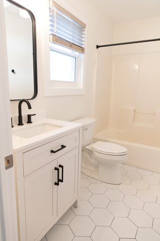 713 Stevens Street 713, Geneva, IL 60134