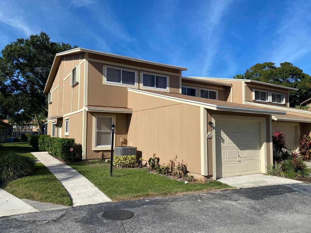 371 Maplecrest Circle, Jupiter, FL 33458