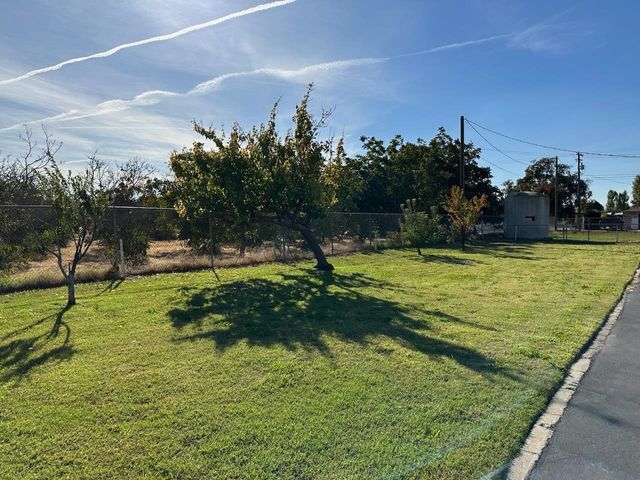 4460 Mountain View Rd, Hughson, CA 95326