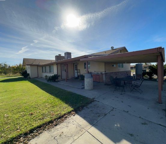 4460 Mountain View Rd, Hughson, CA 95326