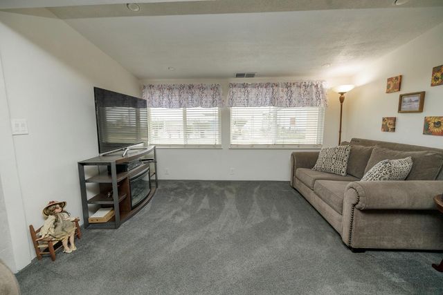 4460 Mountain View Rd, Hughson, CA 95326