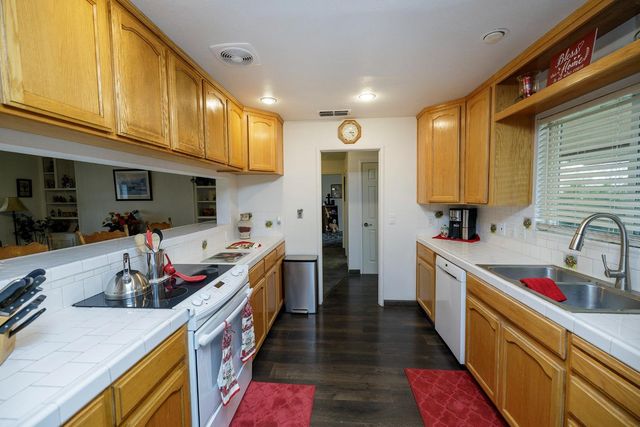 4460 Mountain View Rd, Hughson, CA 95326