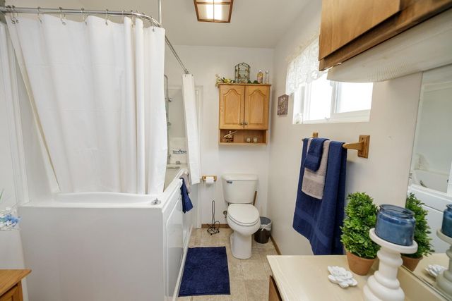 4460 Mountain View Rd, Hughson, CA 95326