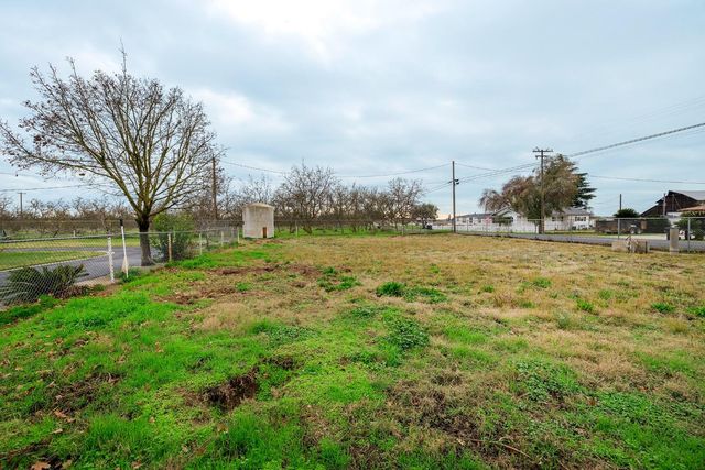 4460 Mountain View Rd, Hughson, CA 95326