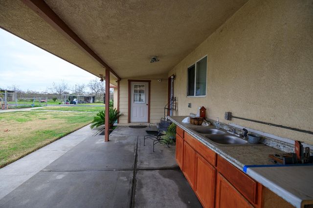 4460 Mountain View Rd, Hughson, CA 95326