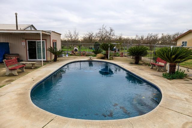 4460 Mountain View Rd, Hughson, CA 95326