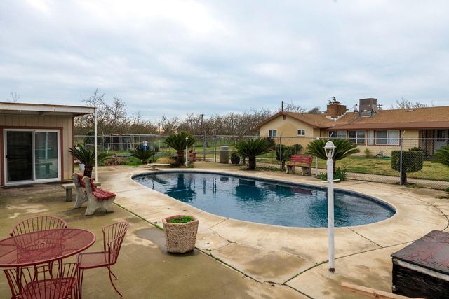 4460 Mountain View Rd, Hughson, CA 95326