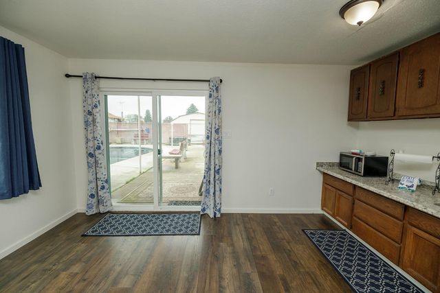 4460 Mountain View Rd, Hughson, CA 95326