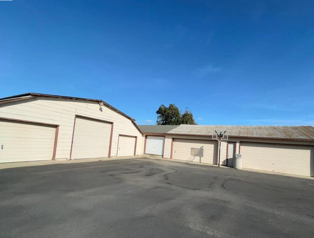 4460 Mountain View Rd, Hughson, CA 95326