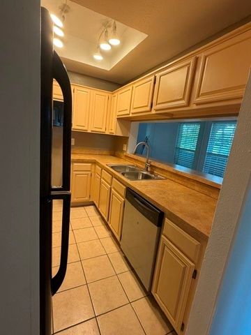 8601 Park Lane 422, Dallas, TX 75231