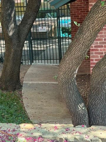 8601 Park Lane 422, Dallas, TX 75231