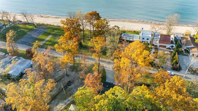 11160 Marquette Dr, New Buffalo, MI 49117