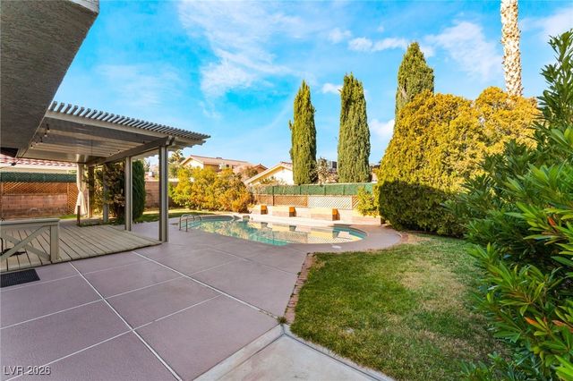 8704 Isola Drive, Las Vegas, NV 89117