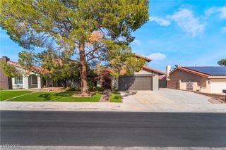 8704 Isola Drive, Las Vegas, NV 89117
