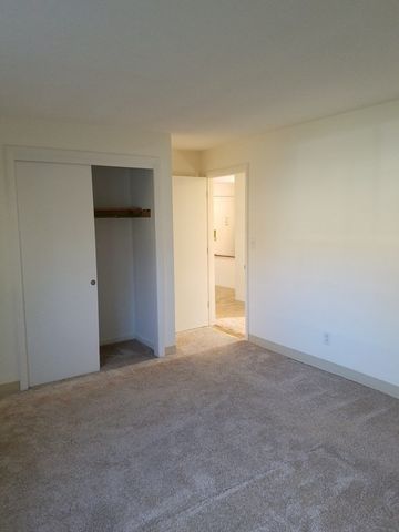 41 Lionel Ave D, Waltham, MA 02452