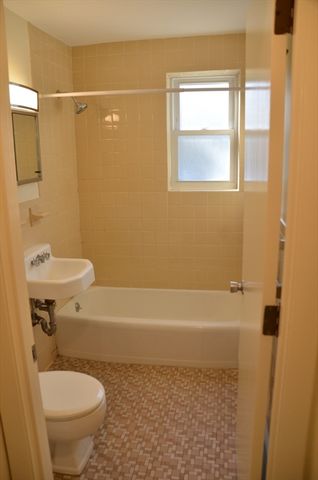 41 Lionel Ave D, Waltham, MA 02452