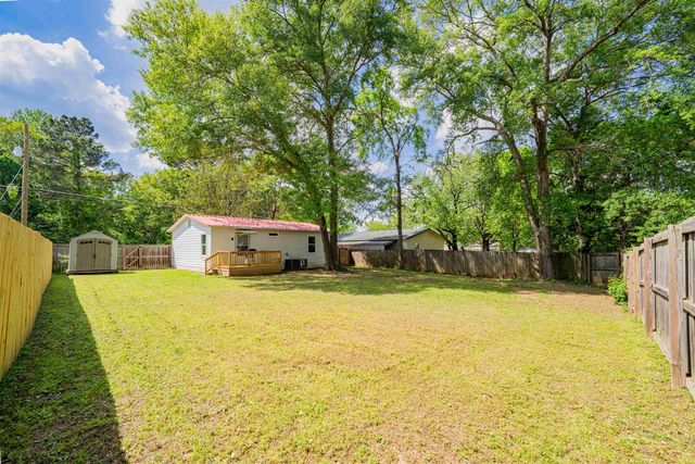 405 Bates St, Kilgore, TX 75662