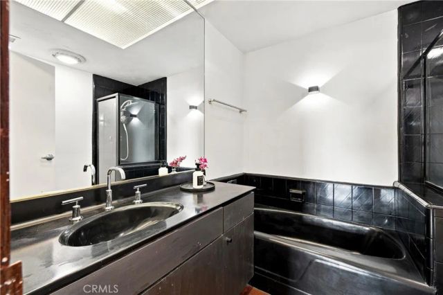 7250 Franklin Avenue 804, Los Angeles, CA 90046