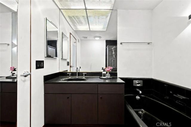 7250 Franklin Avenue 804, Los Angeles, CA 90046
