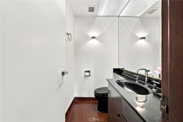 7250 Franklin Avenue 804, Los Angeles, CA 90046