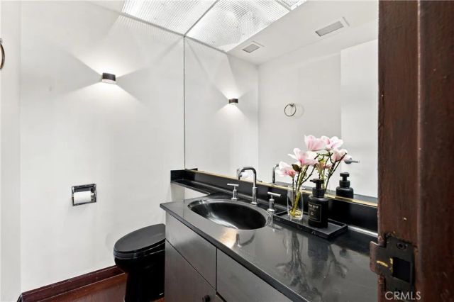 7250 Franklin Avenue 804, Los Angeles, CA 90046