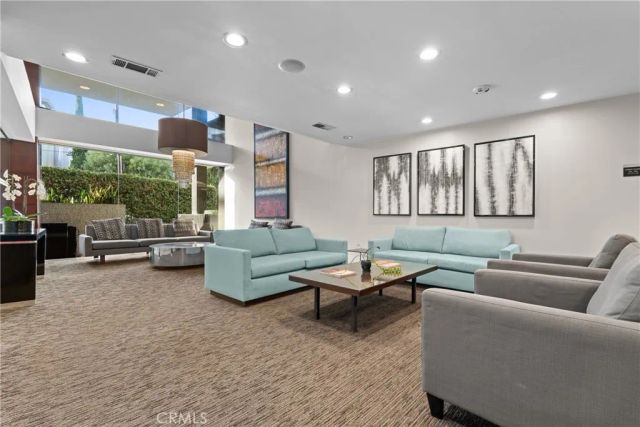 7250 Franklin Avenue 804, Los Angeles, CA 90046