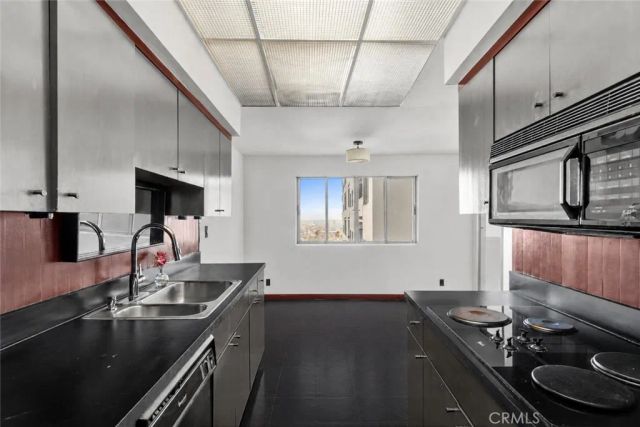 7250 Franklin Avenue 804, Los Angeles, CA 90046
