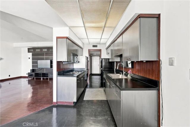 7250 Franklin Avenue 804, Los Angeles, CA 90046