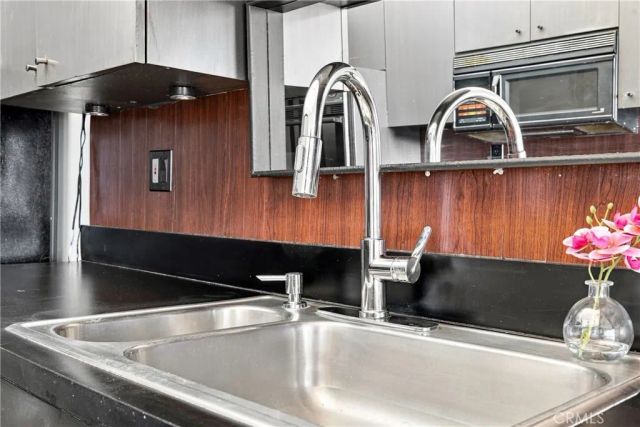 7250 Franklin Avenue 804, Los Angeles, CA 90046