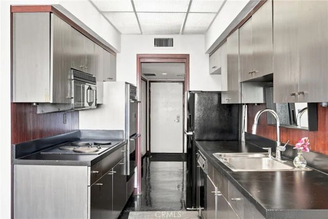 7250 Franklin Avenue 804, Los Angeles, CA 90046