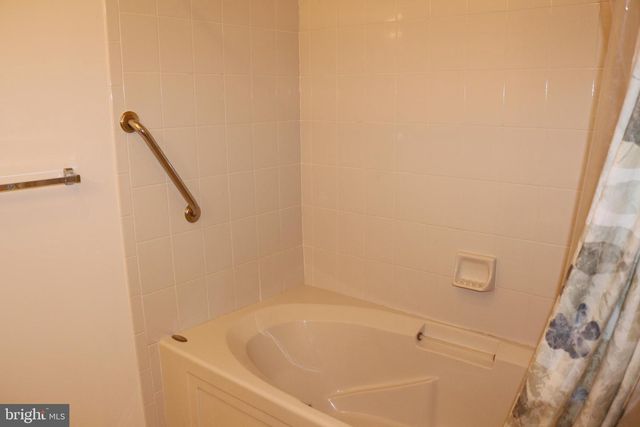 75 KYLE WAY, Ewing, NJ 08628