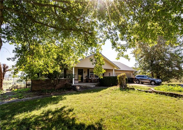 15495 Osage Hog Farm Road, Gentry, AR 72734