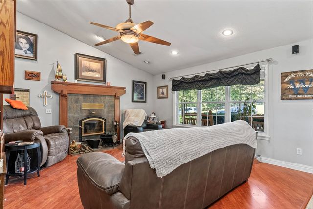 15495 Osage Hog Farm Road, Gentry, AR 72734