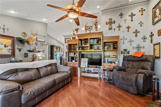 15495 Osage Hog Farm Road, Gentry, AR 72734