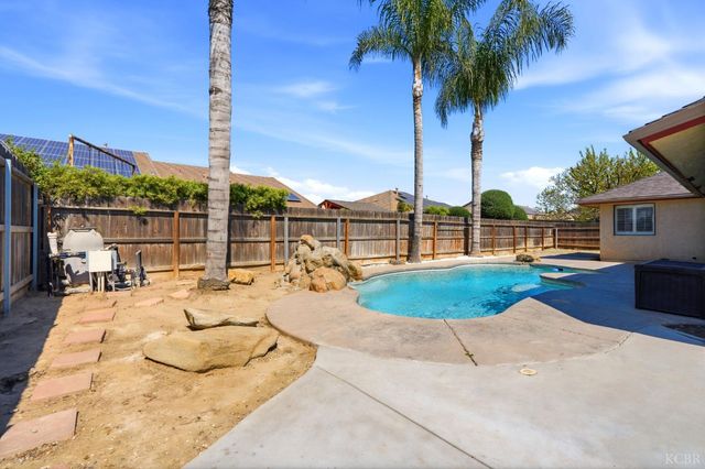 1332 Lincoln Lane, Lemoore, CA 93245