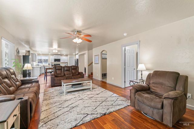 4521 W Quaker Ridge Drive, Meridian, ID 83646
