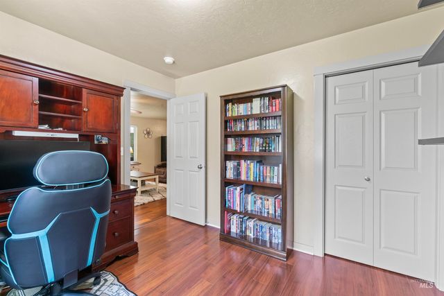 4521 W Quaker Ridge Drive, Meridian, ID 83646