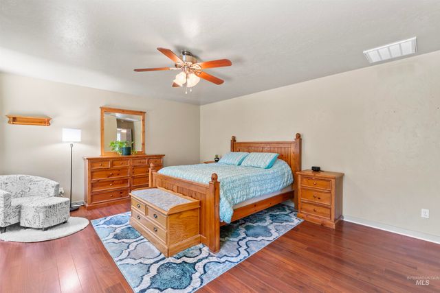4521 W Quaker Ridge Drive, Meridian, ID 83646