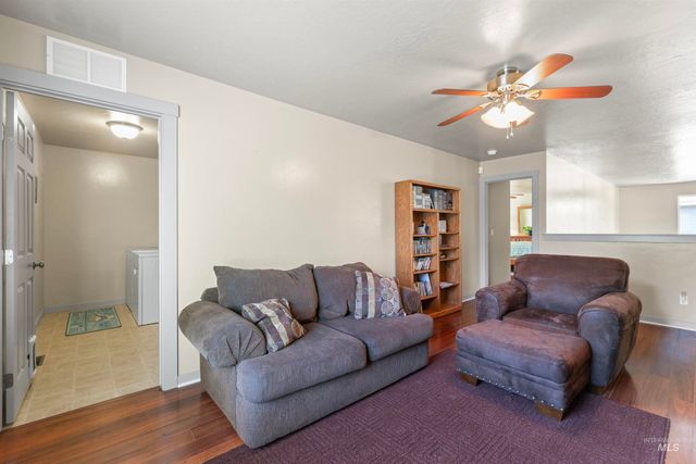 4521 W Quaker Ridge Drive, Meridian, ID 83646