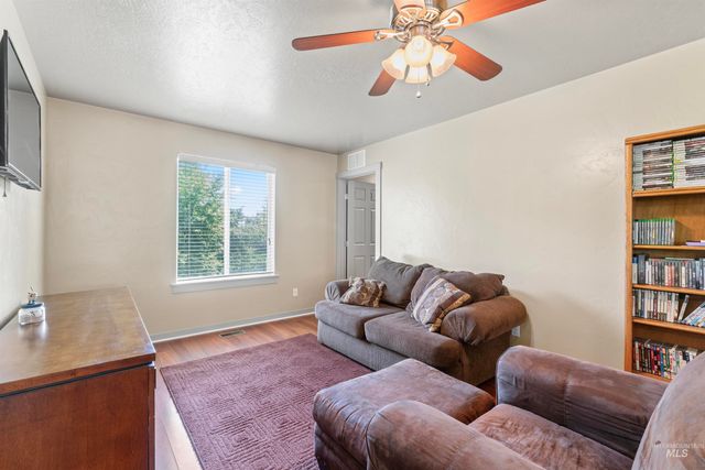 4521 W Quaker Ridge Drive, Meridian, ID 83646
