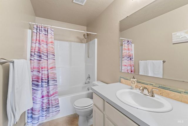 4521 W Quaker Ridge Drive, Meridian, ID 83646