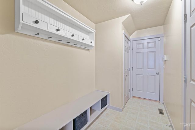 4521 W Quaker Ridge Drive, Meridian, ID 83646