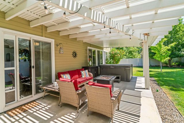 4521 W Quaker Ridge Drive, Meridian, ID 83646