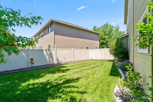 4521 W Quaker Ridge Drive, Meridian, ID 83646