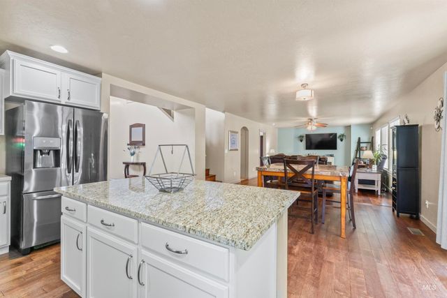 4521 W Quaker Ridge Drive, Meridian, ID 83646