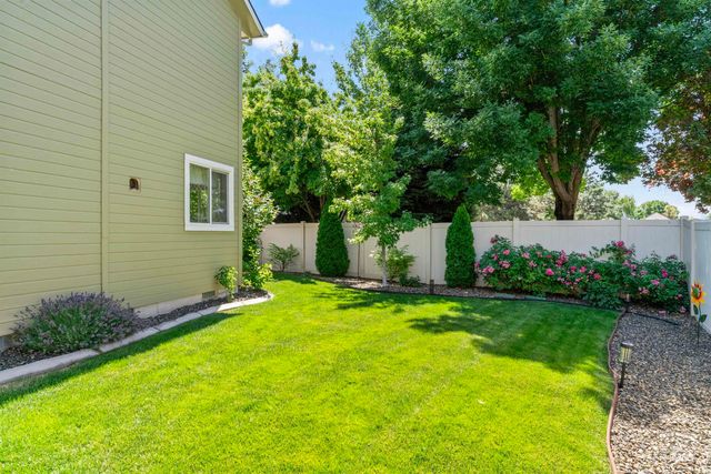 4521 W Quaker Ridge Drive, Meridian, ID 83646